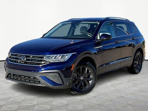 Used 2022 Volkswagen Tiguan SE image 1