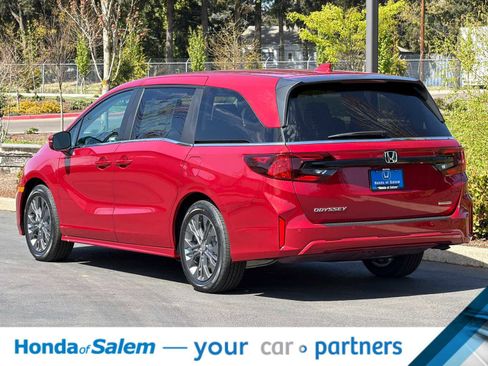 New 2026 Honda Odyssey Touring image 7