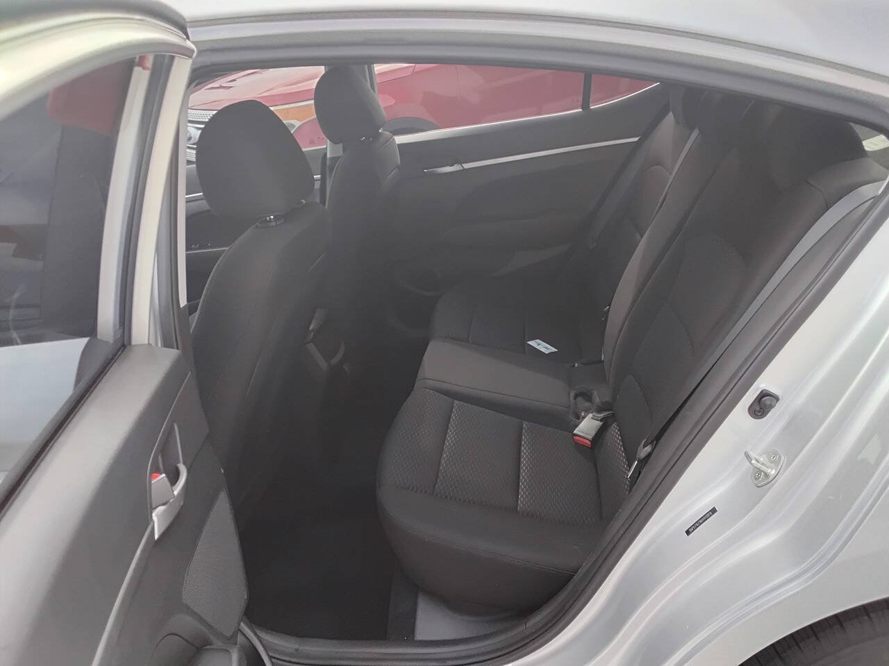 Used 2019 Hyundai Elantra SE w/ Cargo Package FWD image 13