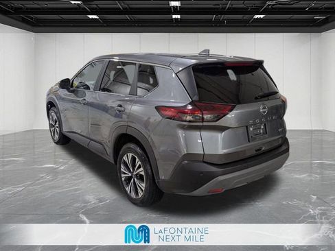 Used 2023 Nissan Rogue SV image 3