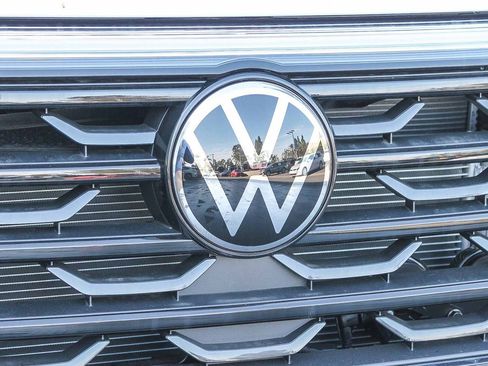 New 2026 Volkswagen Atlas Cross Sport SE FWD image 5