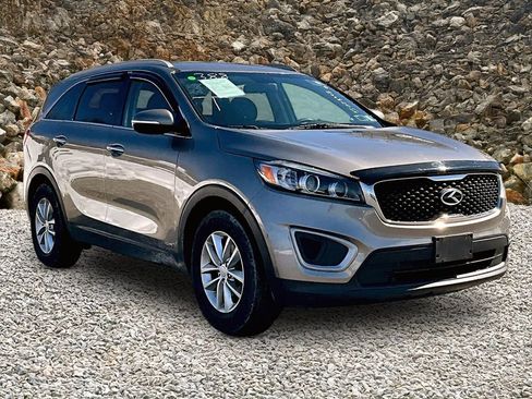 Used 2018 Kia Sorento LX image 10