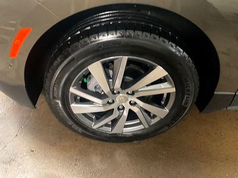 Used 2023 Chevrolet Equinox Premier image 13