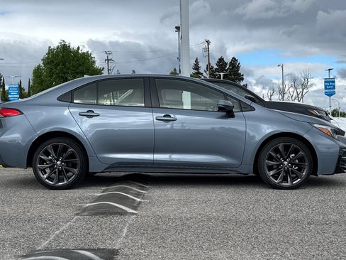 Used 2024 Toyota Corolla SE w/ Convenience Package image 7