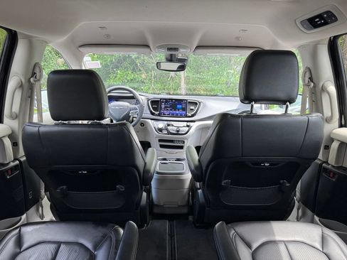 Used 2023 Chrysler Pacifica Touring-L FWD image 29