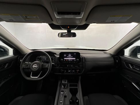 Used 2025 Nissan Pathfinder S FWD image 10