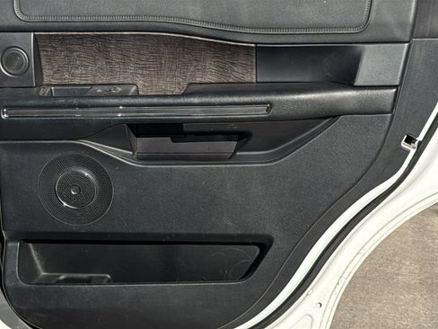 Used 2018 Ford Expedition Limited image 27