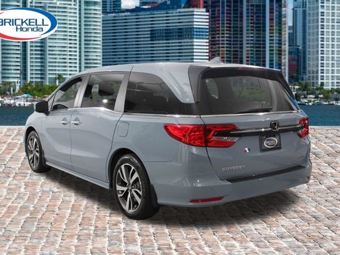 Certified 2024 Honda Odyssey Touring image 3