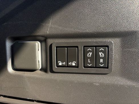 Used 2022 Chevrolet Tahoe RST w/ Sport Performance Package AWD/4WD image 19