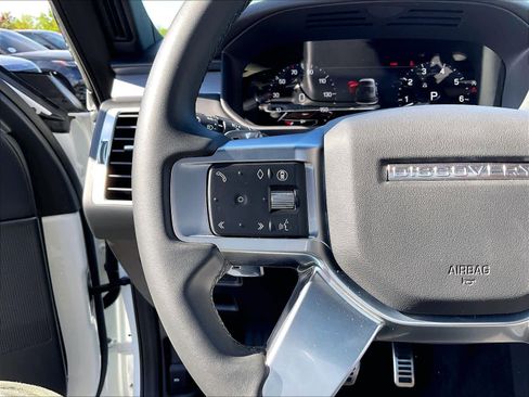 Used 2025 Land Rover Discovery Dynamic SE AWD/4WD image 20