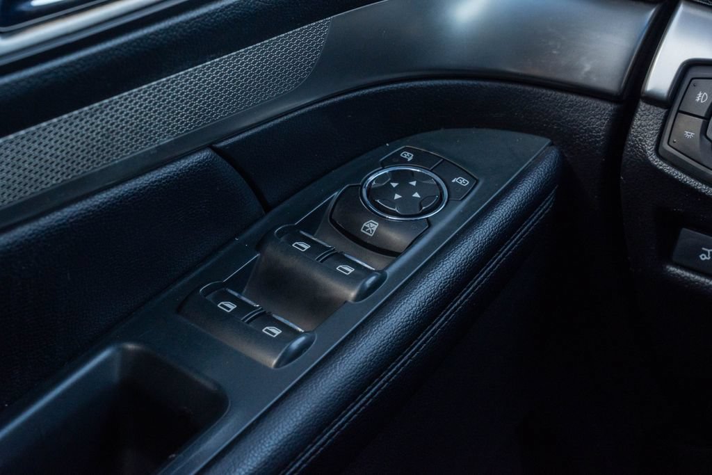 Used 2018 Ford Explorer XLT w/ Equipment Group 201A FWD image 24