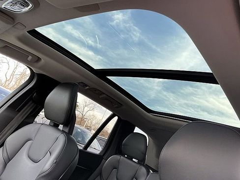 Used 2020 Volvo XC90 T5 Momentum w/ Protection Package Premier image 17