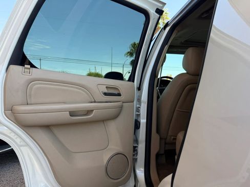 Used 2014 Cadillac Escalade Luxury AWD/4WD image 36