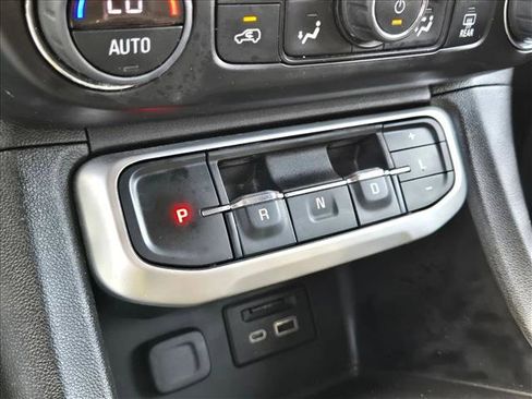 Used 2023 GMC Acadia SLT image 15