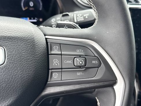Used 2023 Jeep Grand Cherokee Altitude AWD/4WD image 28