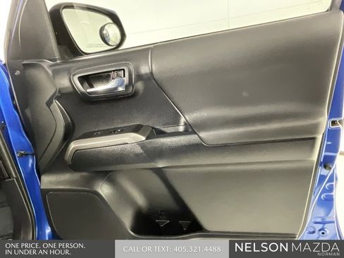 Used 2018 Toyota Tacoma TRD Off-Road image 16