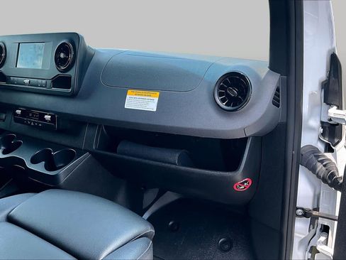 Used 2024 Mercedes-Benz Sprinter 2500 image 19