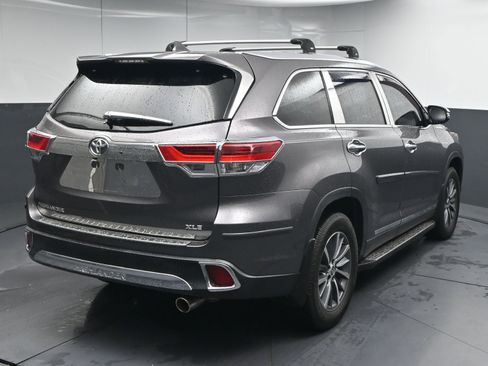 Used 2019 Toyota Highlander XLE image 8