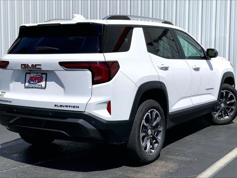 Used 2025 GMC Terrain Elevation w/ Elevation Premium Package FWD image 11