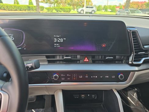 Used 2024 Kia Sportage EX FWD image 19