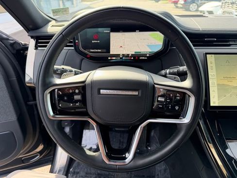 Used 2025 Land Rover Range Rover Sport SE image 17