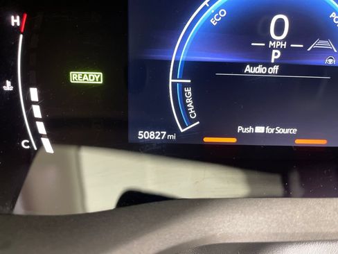 Used 2025 Toyota Camry LE FWD image 19