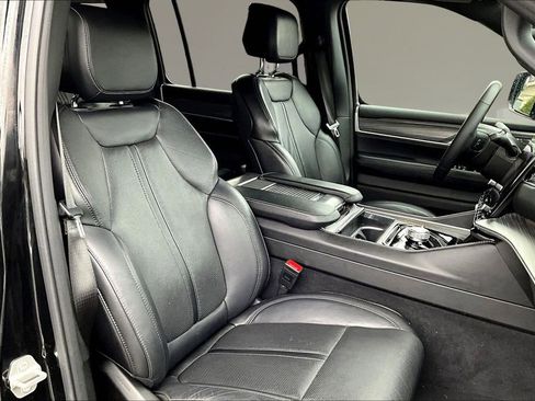Used 2024 Jeep Wagoneer Series II w/ Flexible Seating Group AWD/4WD image 30