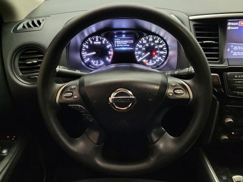 Used 2020 Nissan Pathfinder S image 22