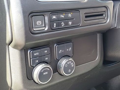 Used 2023 Chevrolet Tahoe Z71 w/ Luxury Package image 11