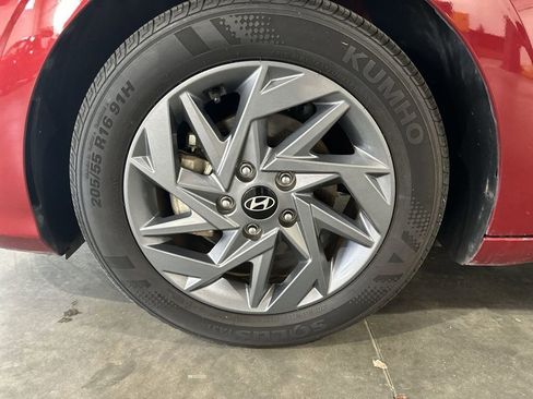 Used 2024 Hyundai Elantra SEL image 18
