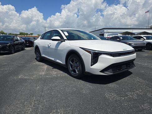 New 2026 Kia K4 FWD image 2