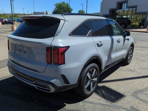 Used 2023 Kia Sorento EX w/ Panoramic Sunroof Package FWD image 3