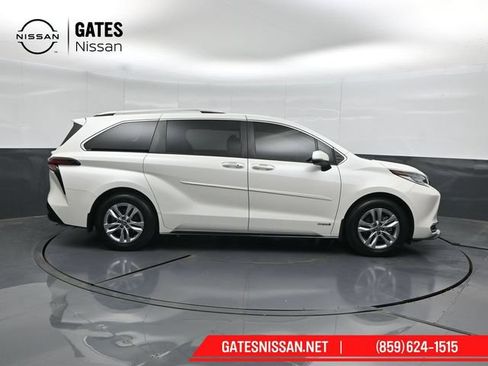 Used 2021 Toyota Sienna Limited w/ Protection Package (TMS) FWD image 3