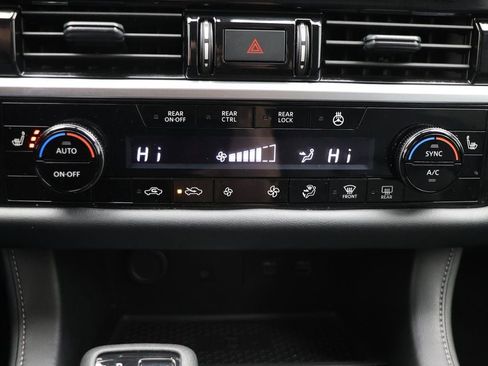 Used 2024 Nissan Pathfinder SL image 23