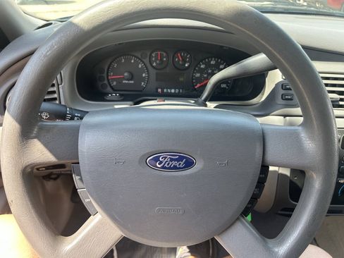 Used 2004 Ford Taurus SE FWD image 15