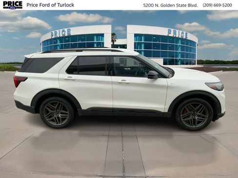 Used 2025 Ford Explorer ST-Line w/ Premium Package image 4