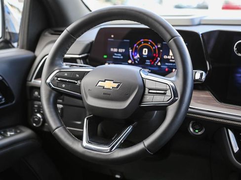 Used 2025 Chevrolet Suburban Premier image 16