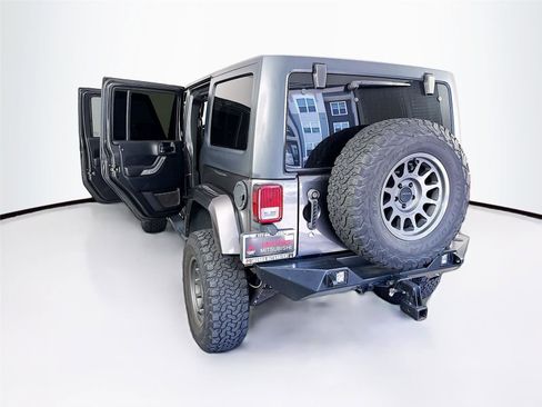 Used 2018 Jeep Wrangler Unlimited Sahara AWD/4WD image 12