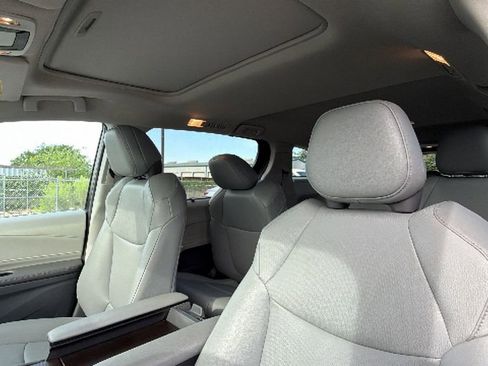 Certified 2024 Toyota Sienna XLE FWD image 21