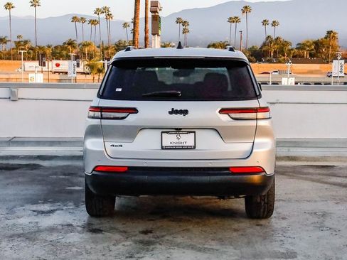 Certified 2024 Jeep Grand Cherokee L Laredo image 8