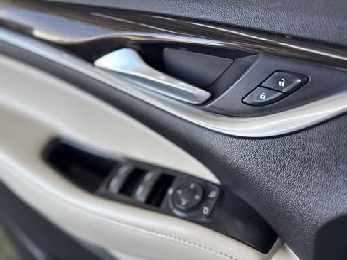 Used 2021 Buick Enclave Essence image 35