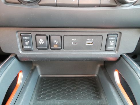 Used 2022 Nissan Frontier PRO-4X AWD/4WD image 32