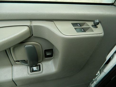 Used 2014 Chevrolet Express 3500 LS w/ Cold Climate Package RWD image 18