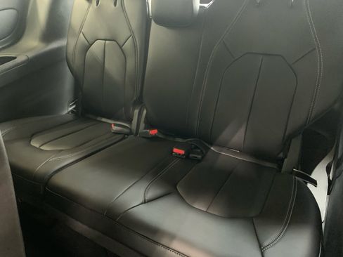 New 2026 Chrysler Pacifica Select image 29