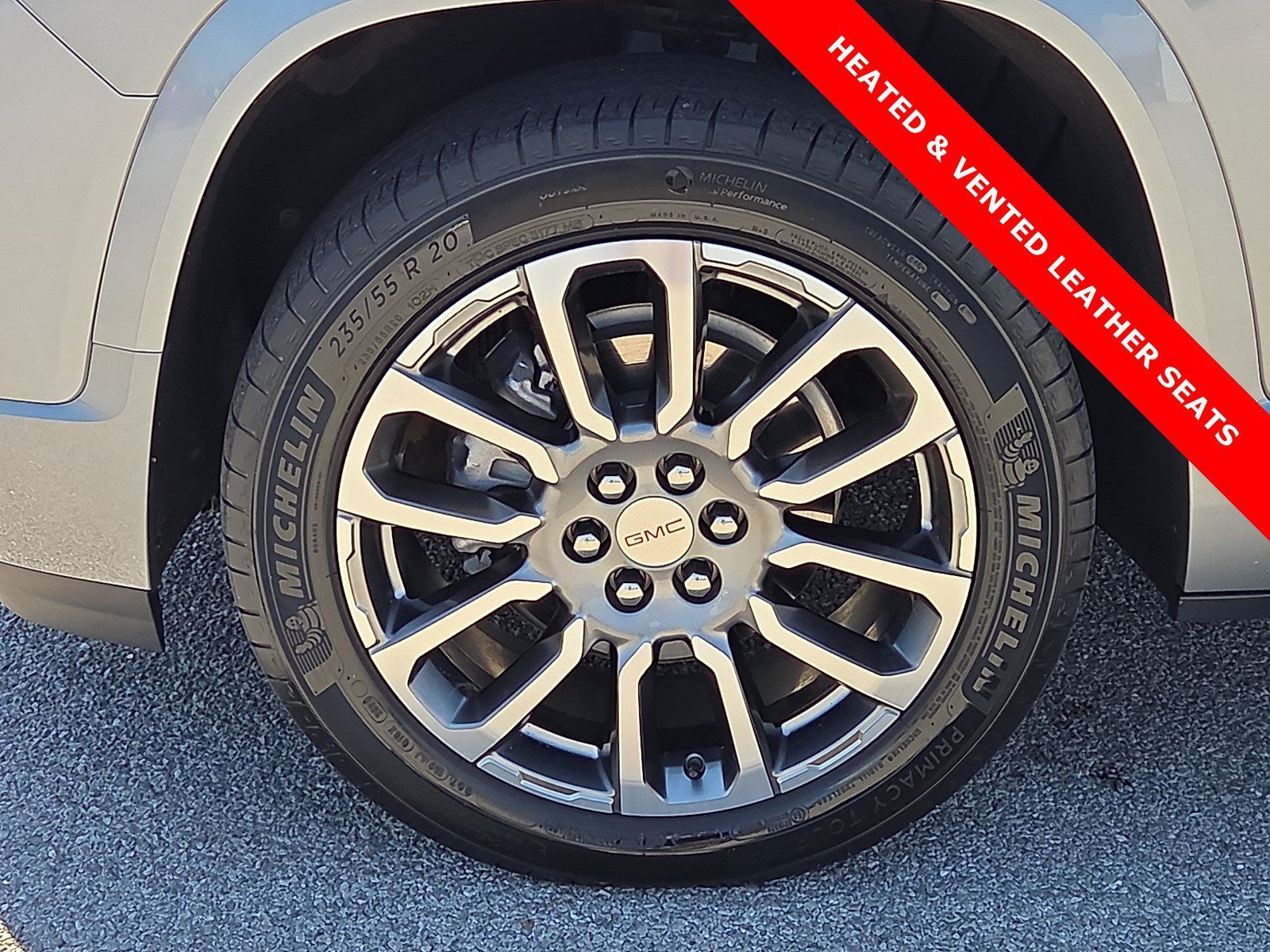 Used 2023 GMC Acadia Denali w/ Denali Ultimate Package FWD image 7