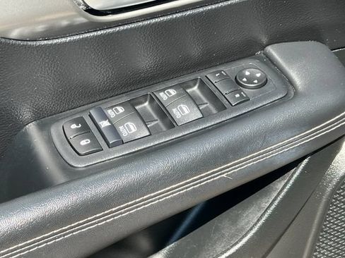 Used 2025 Chrysler Pacifica Select FWD image 16