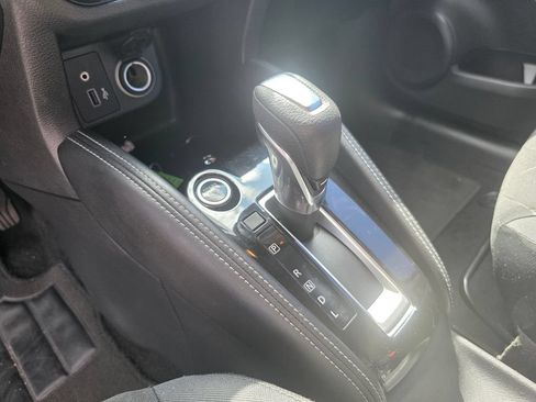 Used 2019 Nissan Kicks S FWD image 14