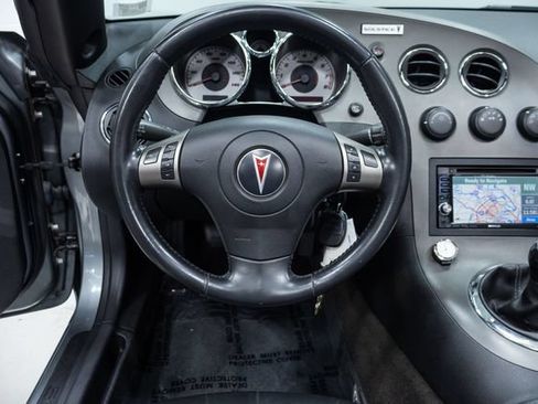 Used 2006 Pontiac Solstice Convertible w/ Premium Package RWD image 3