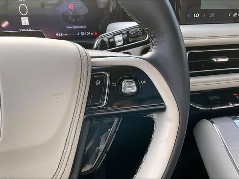 Used 2026 Lincoln Aviator Reserve RWD image 14