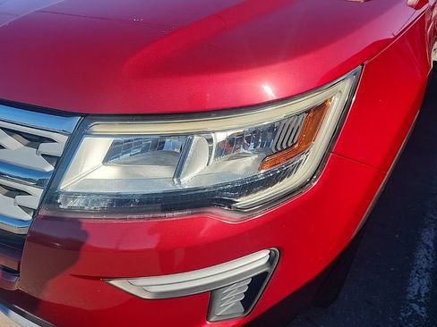 Used 2018 Ford Explorer XLT FWD image 5